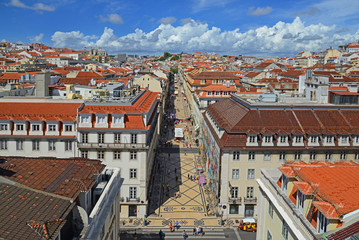 Panorama der unteren Altstadt von Lissabon (Baixa, Rua Augusta) / Portugal 