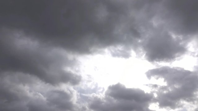 4K・雨雲に覆われる空・タイムラプス_15-202