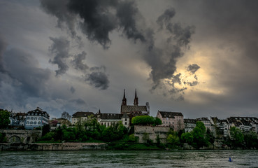 Fototapeta na wymiar Stadt Basel vor dem Gewitter