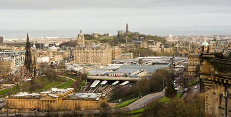 Fototapeta na wymiar Wide view of central Edinburgh with the National Gallery, Waverly, Calton Hill, the Balmoral and the Scott Monument, seen from Edinburgh Castle