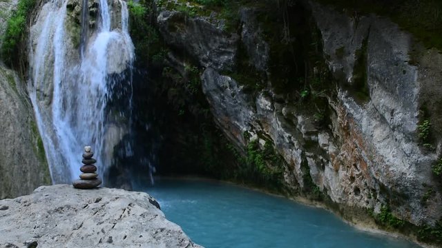 vadi i&ccedil;lerinde gizli şelale kaynakları