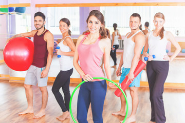 Naklejka premium Young group people lead healthy lifestyle, exercise in fitness r