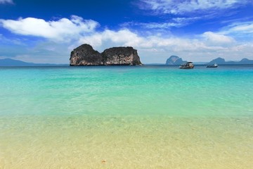 Fototapeta premium the paradise island in trang thailand