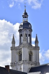 Le clocher de la basilique St-Martin de Hal 