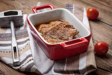 Braised pork in gravy.