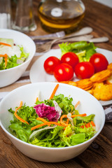 Mixed salad with croutons.