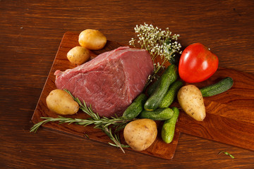 Raw meat with vegetables 