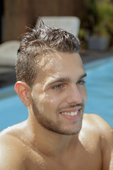 Naklejka premium Young man posing in the swimming pool