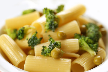 Obraz na płótnie Canvas Plate of pasta with broccoli closeup