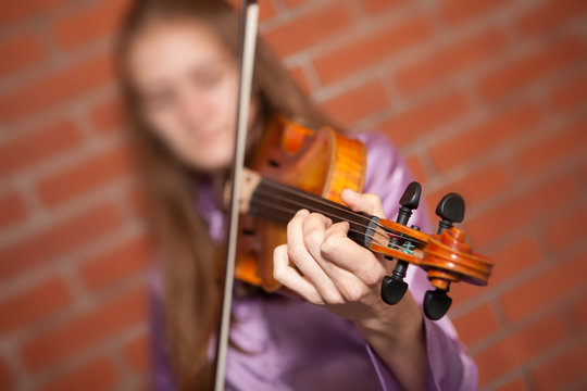 woman plays violin
