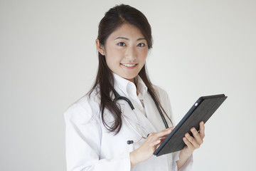 Female doctors have electronic medical record