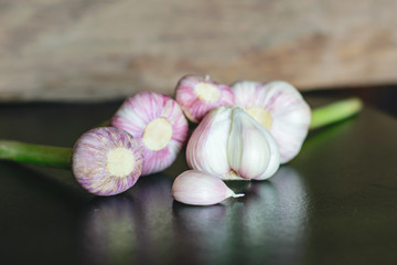 Fototapeta na wymiar Garlic on the table.