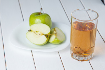 apple juice and apples