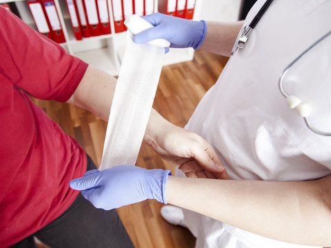 Verband anlegen