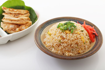 おいしそうなチャーハンと餃子