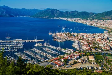 Rollo Blick auf den Hafen von Marmaris an der türkischen Riviera. © monticellllo