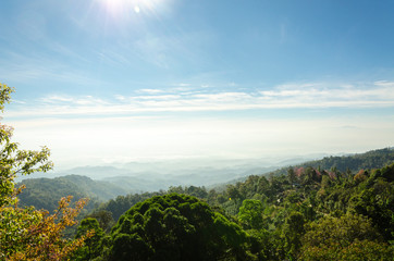 Obraz premium landscape view of mountains and sea of mist in the winter season