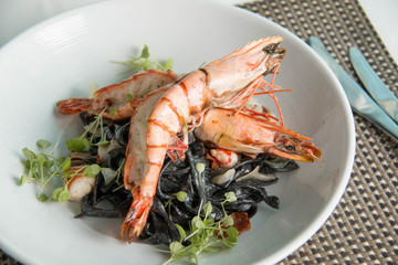  black Spaghetti with sauce and shirmp