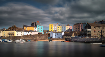 Obraz premium Tenby harbour in Pembrokeshire, the holiday capital of West Wales