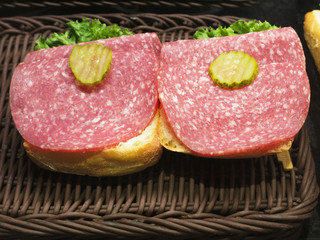 Salamibrötchen
