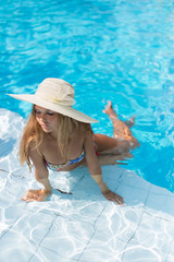 Girl in the swimming pool in the white hat