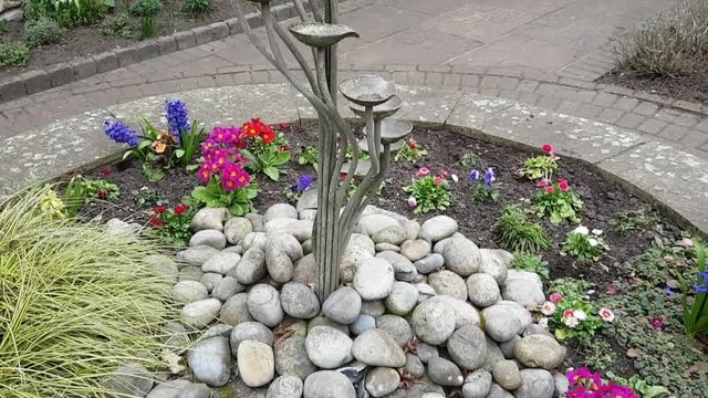 Tilting clip of a water feature in a landscaped garden 