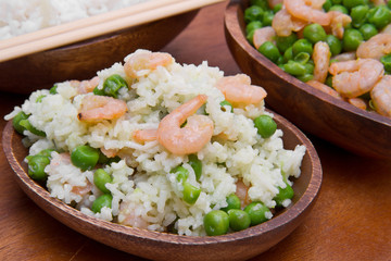riso gamberi e piselli, cucina cinese