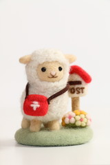 羊毛フェルト－羊の郵便屋さん