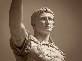 Papier Peint photo Monument historique Statue of Roman Emperor Augustus 