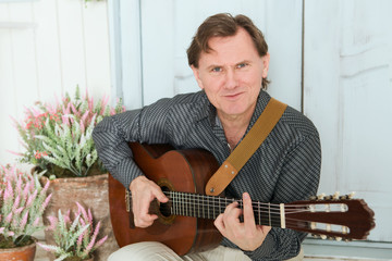 Obraz premium Man playing the guitar 