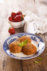Cottage cheese balls, stuffed with strawberry