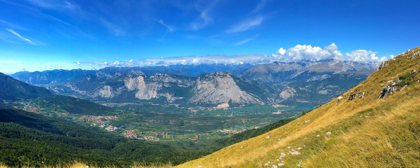 Fototapeta na wymiar La valle di Trento vista dal Monte Bondone
