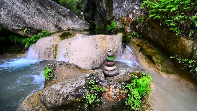 ZEN TAŞI VE PINAR