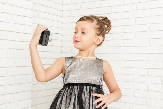 little girl makes selfie camera