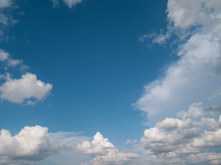 Obraz premium Clouds in the bright day