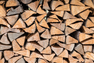 Brennholz schön gestapelt