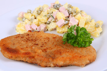 Schnitzel und Kartoffelsalat