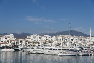 Vistas de puerto Ban&uacute;s, Marbella