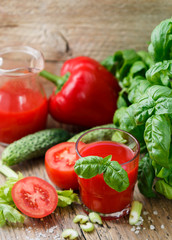 Tomato juice. Vegetable juice made of tomatoes, bell peppers, celery, Basil and spices