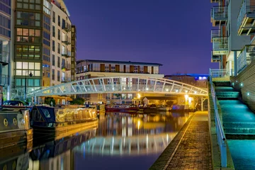 Selbstklebende Fototapete Kanal Atemberaubende Aussicht auf die Kanäle in Birmingham