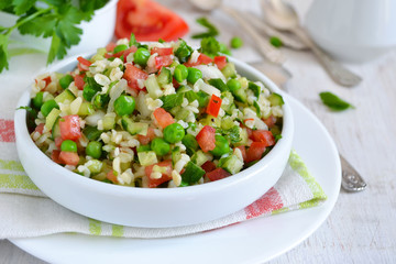 Salad with vegetables, green beans and bulgur