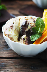 chocolate Ice cream with orange and mint