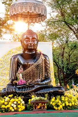 Obraz premium Buddha black statue in the bright rays of the sun, Sanam Luang, Bangkok, Thailand. 
