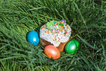 Fototapeta na wymiar Traditional Easter sweet bread and painted eggs