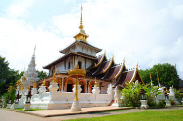 Fototapeta premium Temple in Chiang Mai, Watphadarabhirom at Mar Rim, Chiang Mai - thailand