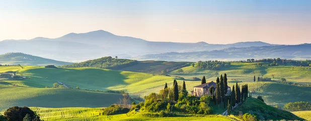 Foto op Canvas Prachtig lentelandschap in Toscane, Italië © sborisov