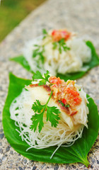 Complementing fish with spicy sauce 