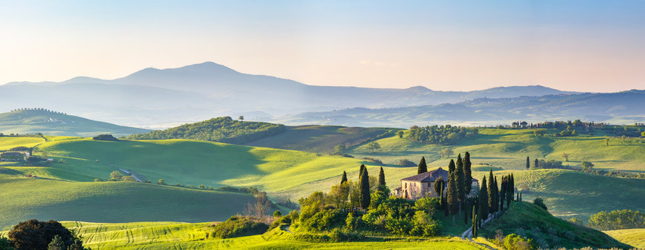 Fototapeta Beautiful spring landscape in Tuscany, Italy