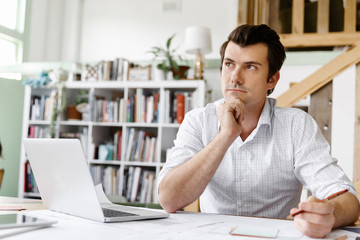 Obraz premium Male architect in office