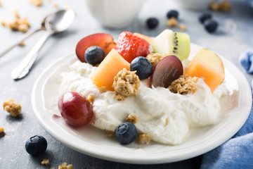Quark with granola, fruits and berries